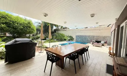 Oportunidade - Casa com 376 m², 4 quartos sendo 4 suítes à venda no bairro Alto de Pinheiros.