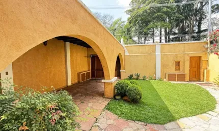 Oportunidade - Casa com 219 m², 3 quartos sendo 3 suítes à venda no bairro Jardim Europa.