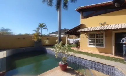 Casa térrea de condomínio fechado bem localizado barueri/granja viana