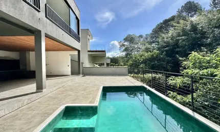 Casa nova com arquitetura moderna em condomínio fechado Barueri/Cotia
