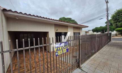 Casa com 3 dormitórios para alugar, 180 m² por R$ 1.950,00/mês - Centro - Maringá/PR