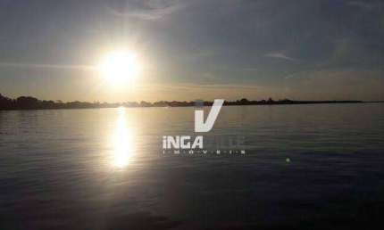 Descubra o prazer de viver à beira do rio em uma chácara !  Com Terreno: 2.090m² de área privativa. Area Contrução: 125m²