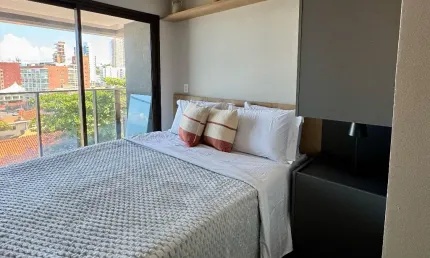 Studio mobiliado à venda com vista para a orla da Barra
