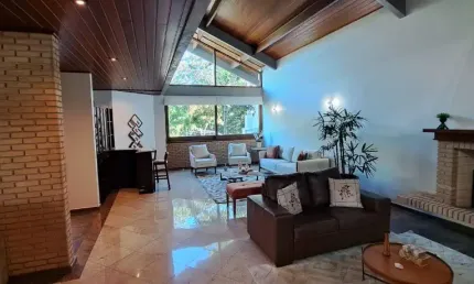 Linda casa à venda em condomínio fechado, 3 suítes - Jardim Aquarius