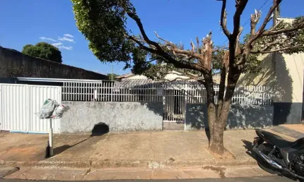 Casa com 2 quartos à venda na Rua Otávio de Colla, Rebouças, Lins