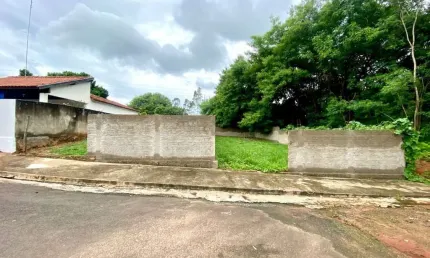 Terreno à venda no Jardim Pinheiro, Lins 