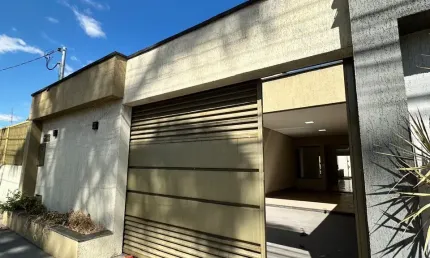 Casa com 3 quartos à venda na Avenida Cônego Januário, Vila Santa Helena, Goiânia