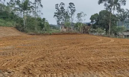 Terreno pronto para construir no interior de Piçarras