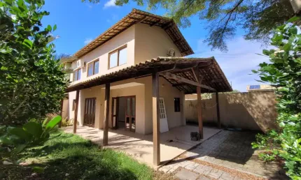 Casa em condomínio fechado com 3 quartos para alugar na Rua Maria dos Reis Silva, 588, Buraquinho, Lauro de Freitas