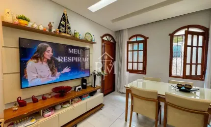 Casa geminada com 2 quartos em condomínio à no bairro Santa Amélia