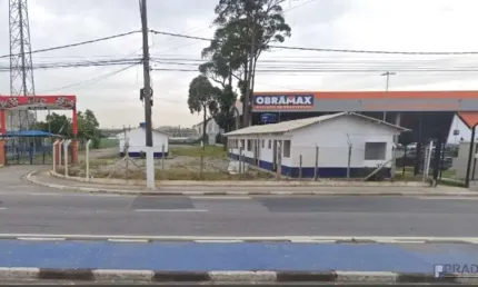 Locação de Terreno Com 2.000 m2, com 2 Galpões de madeira que somando geram 480m2 onde um deles serviu como alojamento outro serviu como escritórios (Se necessário pode ser retirado os Galpões), Próxi