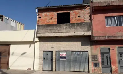 Casa para locação na Frente do imóvel com 1 Dormitório, Sala, Cozinha, Banheiro, lavanderia e 1 vaga, Agua e luz individual.  - CA2154