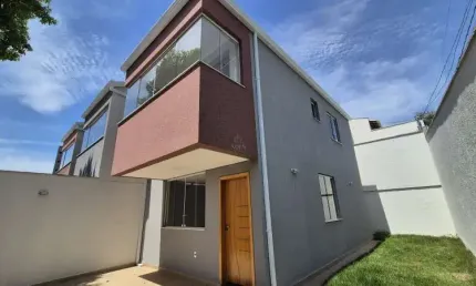 Casa Geminada 3 Quartos com SuA­te e 2 Vagas - Bairro ItapoA£, BH