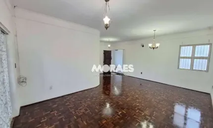 Casa com 4 quartos para alugar, 360 m². 4 vagas, por R$ 6.500/mês - Vila Nova Cidade Universitária - Bauru/SP