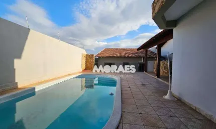 Sobrado com 3 quartos para alugar, 363 m² por R$ 4.100/mês - Jardim Aeroporto - Bauru/SP