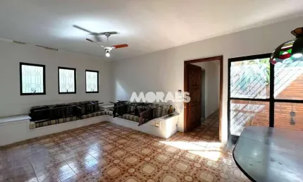 Casa com 5 quartos para alugar, 400 m² por R$ 3.200/mês - Vila São Francisco - Bauru/SP