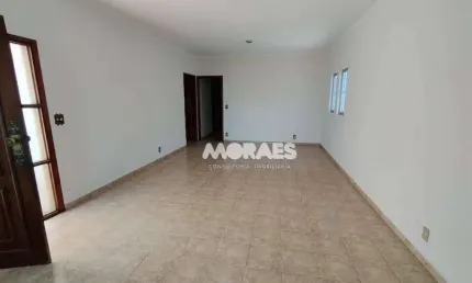 Casa com 3 quartos para alugar, 300 m² por R$ 2.500/mês - Vila Falcão - Bauru/SP