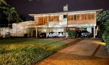 Casa em Condomínio Fechado com 4 quartos à venda, 2.000 m² por R$ 3.000.000 - Condomínio Residencial Shangri-lá - Bauru/SP
