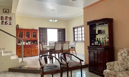Casa com 3 dormitórios à venda, 285 m² por R$ 960.000,00 - Jardim América - Bauru/SP