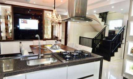 Sobrado com 3 dormitórios à venda, 310 m² por R$ 1.100.000,00 - Sítio Cercado - Curitiba/PR
