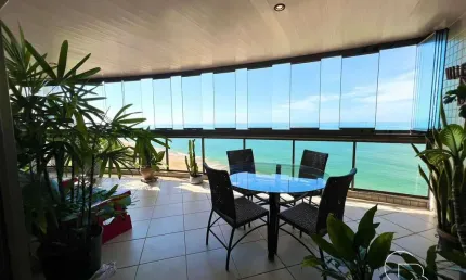 Lindo Apartamento de 04 Quartos  frente para o mar .Praia de Itapuã com Varanda e Lazer Completo!