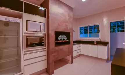 Lindo sobrado em condominio no Abranches/Barreirinha