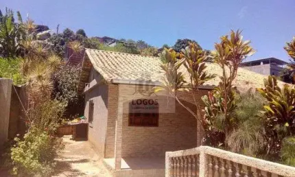 Casa no Bairro Filgueiras com excelente quintal- Juiz de Fora - MG.