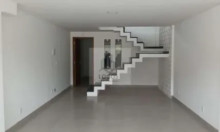 Linda casa triplex no Bairro Fontesville - Juiz de Fora- MG.