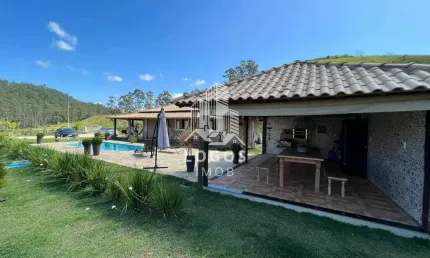 Linda Granja com área gourmet e piscina em Paula Lima, Juiz de Fora-MG