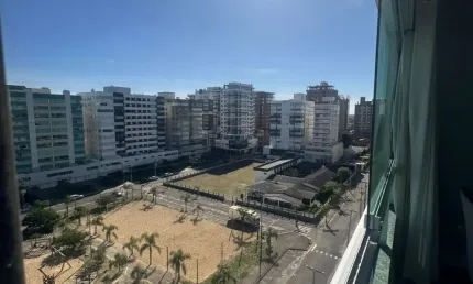 APARTAMENTO EXCLUSIVO PRÓXIMO AO MAR NA ZONA NOVA COM VISTA DEFINITIVA PARA A PRAÇA!