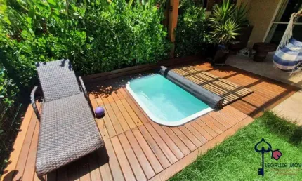 Lindo garden de 2 quartos com piscina, em condomínio resort