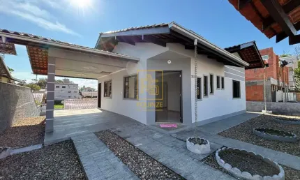 Casa com suíte e amplo quintal no bairro dos Estados