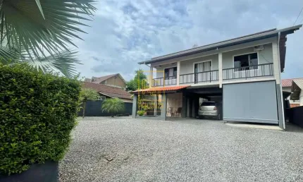 Casa semi mobiliada com espaço e conforto no bairro Imigrantes
