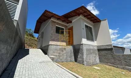 Casa com 2 Dormitórios e Quintal Amplo no Warnow, Indaial