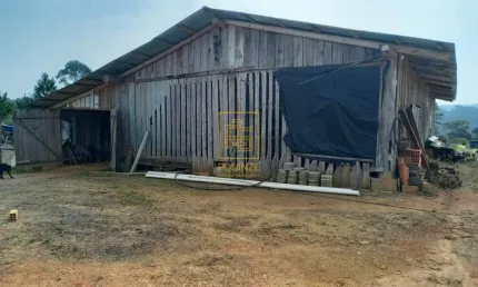 Invista no Seu Refúgio: Terreno de 2.000m² em Alto Cedros com Rancho e Proximidade à Barragem do Pinhal