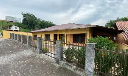 Casa à venda - Estilo clássico com conforto moderno