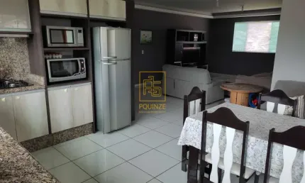 Casa de tijolinho a vista com galpão no bairro Imigrantes