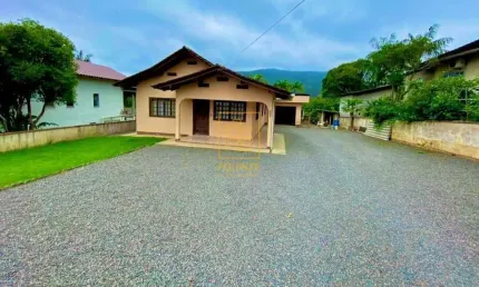 Viva Bem em Ascurra: Casa Espaçosa e Bem Localizada