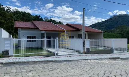 Casa com 2 dormitórios e área de festa em Rio dos Cedros