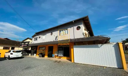 Casa com salas comerciais a venda no bairro Quintino
