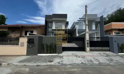 Sobrado espaçoso com espaço gourmet no bairro do Sol