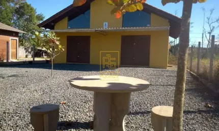 Casa espaçosa a 850 metros do mar em balneário piçarras