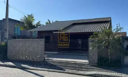 Residência mobiliada com piscina perto da praia de Piçarras
