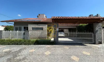 Casa de alto padrão, 100% mobiliada e pronto pra morar