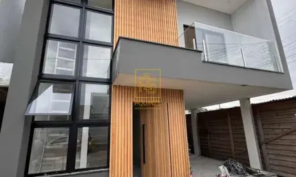 Sobrado próximo ao mar no bairro itacolomi em balneário piçarras
