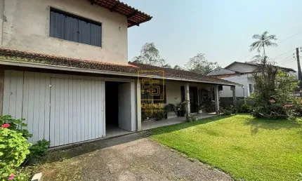 Casa com ampliações no bairro benedito: mais espaço e conforto para sua família!