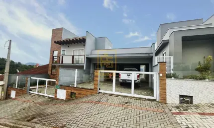 Conforto e praticidade em sobrado semi mobiliado no bairro das Nações