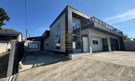 Casa com vista para o mar e alto padrão de acabamento a apenas 30 metros da praia