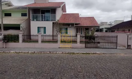 Casa semi mobiliada com piscina no bairro das nações