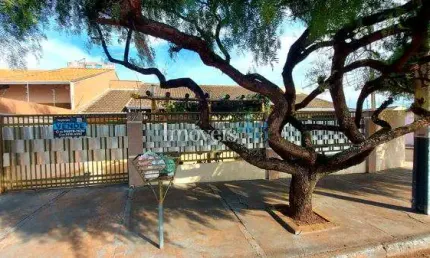 Casa com 2 quartos à venda na Avenida Oriente, 371, Jardim Nobre, Rolândia